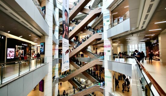 Manhattan Associates lanza un estudio de referencia sobre comercio unificado para el sector minorista especializado