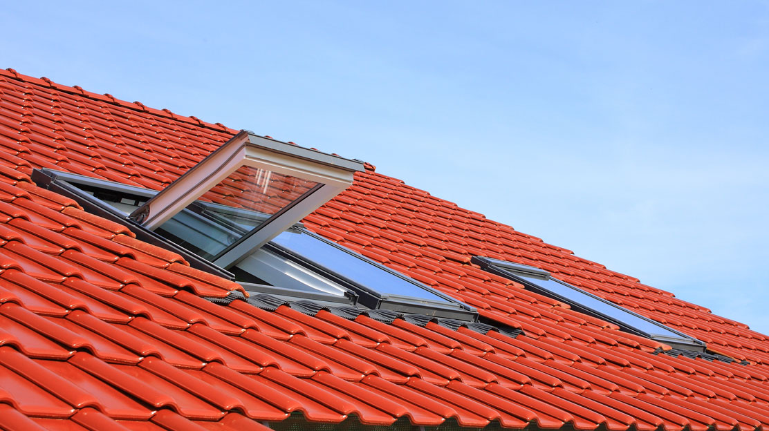 ¿Cuáles son los signos de daños en un tejado y cómo solucionarlos?