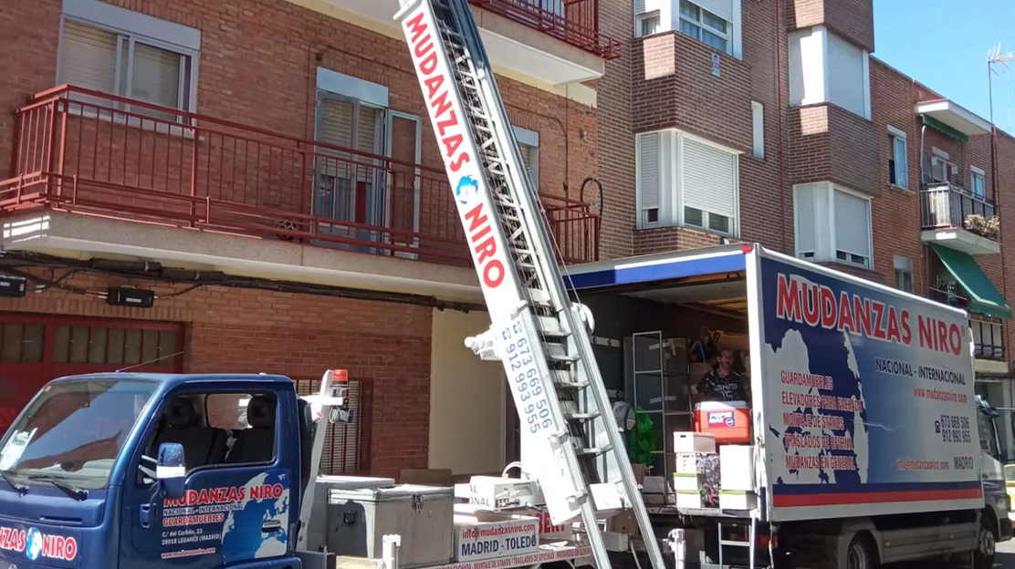 Alquiler de gruas elevadoras solucion eficiente para obras y reformas