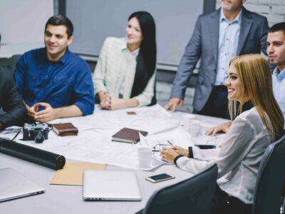 Los jóvenes eligen el sector asegurador por su oferta en IA y tecnología