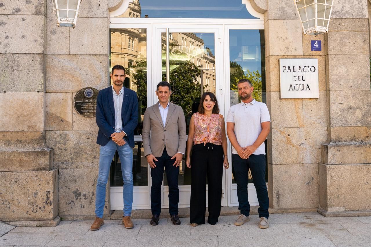 Mara Jess Lorenzana conselleira de Industria Ricardo Fucios gerente de Balneario de Mondaruz con el director general de Minas y el director tcnico de Balneario de Mondariz