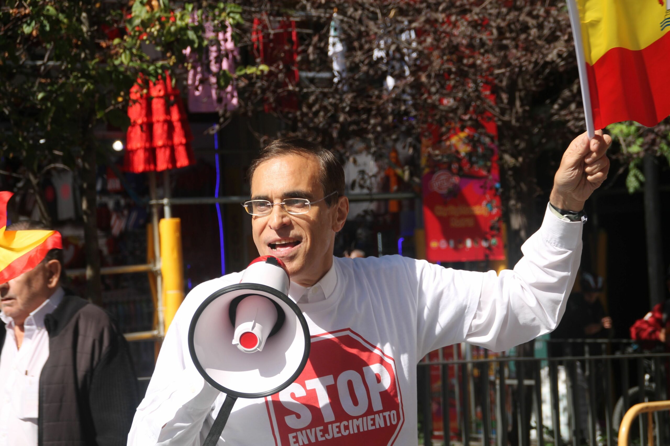 Jose Luis Cordeiro lidera la Marcha por la Longevidad en Madrid 1 scaled
