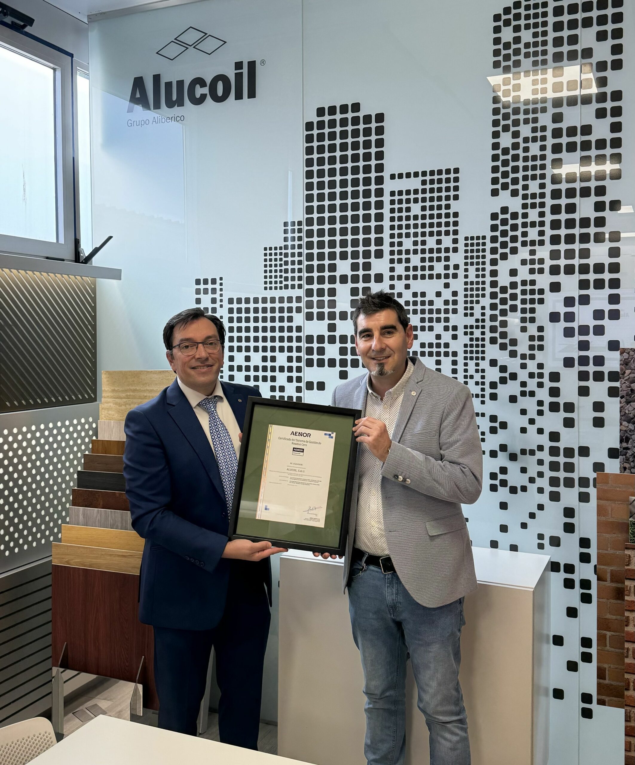 Certificado Residuo Cero otorgado a ALUCOIL por AENOR scaled