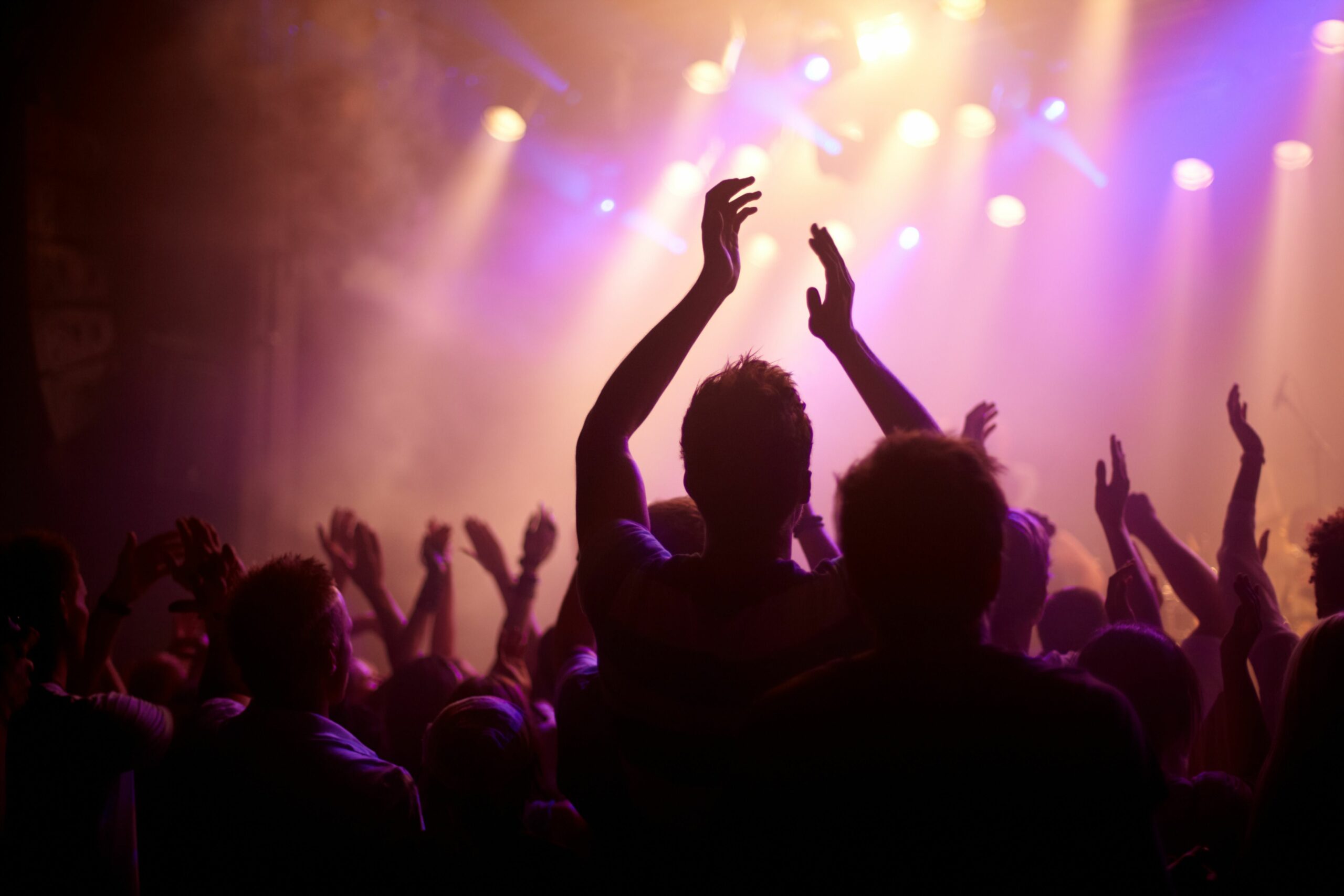 El 60 de los encuestados tiene intencin de regalar entradas para eventos estas Navidades segn Allianz Partners scaled