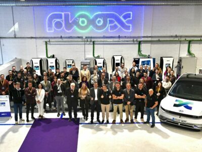 Una startup catalana presenta el cargador de vehículo eléctrico de 240kW más compacto del mundo