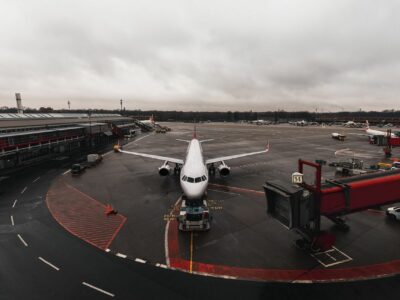 Consejos de AirHelp para mejorar los viajes en avión este 2025