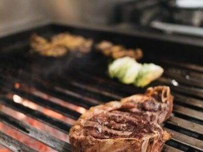 La chuleta vasca a la parrilla que está revolucionando el Barrio de Salamanca