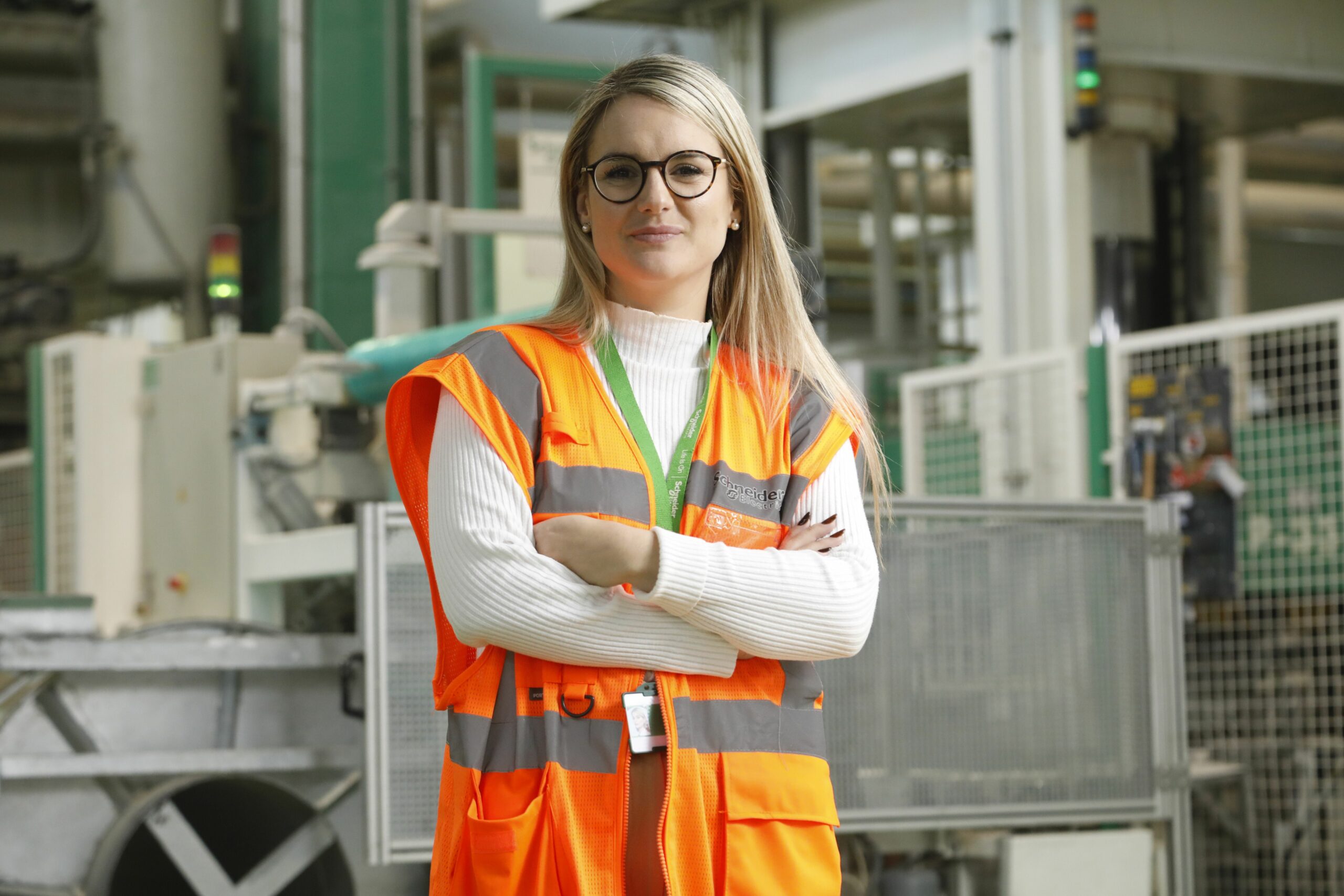 Schneider Electric nombra a Eva Snchez Plant Director para las fbricas de Universal Enclosures en Catalunya jpg scaled