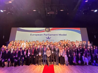Estudiantes andaluces y canarios trasladan a El Centro Inglés los debates del Parlamento Europeo