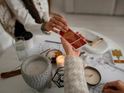 El auge de los mejores tarotistas y videntes como guía frente a la incertidumbre según Tarot Orula