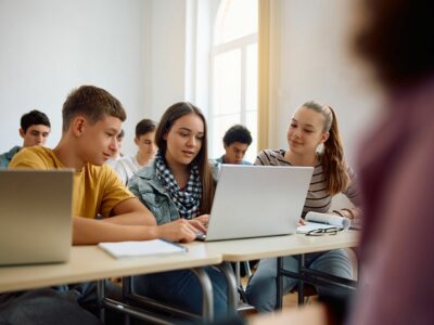 Innovación y bienestar en el aula: docentes frente al reto digital