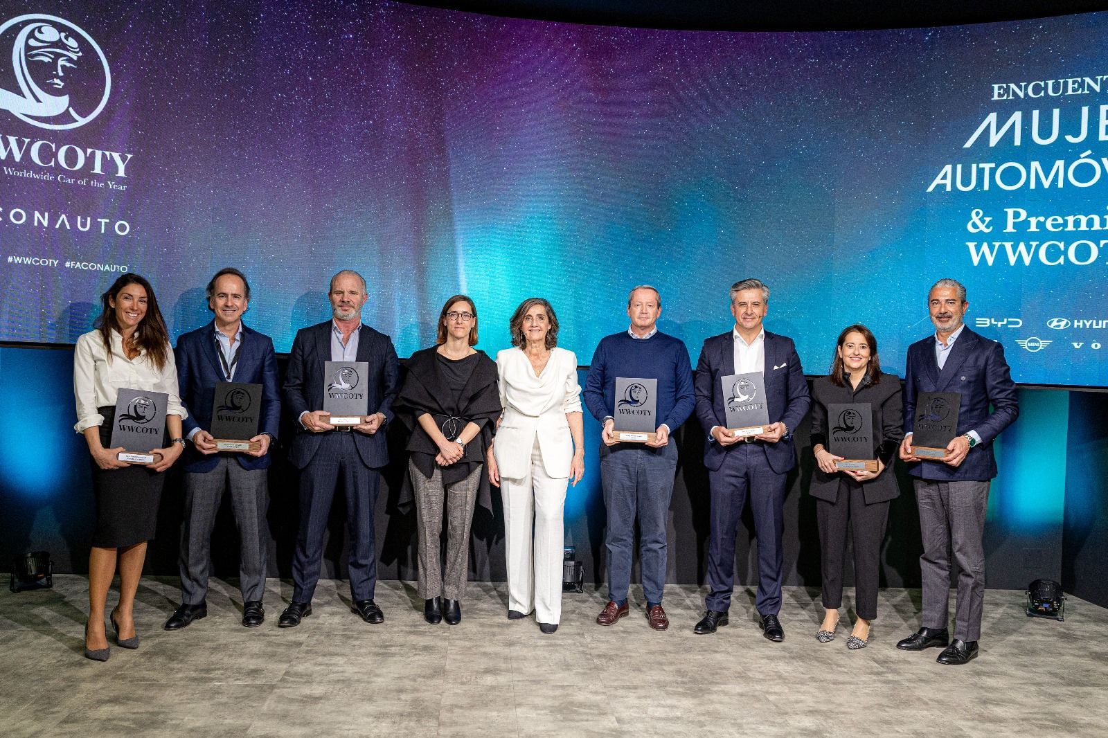 Foto ponentes y premiados Foro automvil y mujer WWCOTY 180225 1