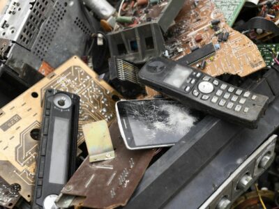 La otra cara de los eventos tecnológicos: contaminación, agotamiento de recursos y conflictos