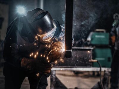 Solda Electric subraya el papel clave de las chaquetas de soldador en la protección durante trabajos de soldadura