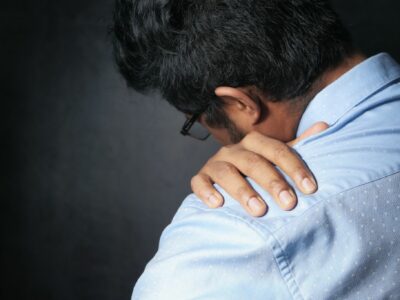 El traumatólogo de Policlínica Gipuzkoa, Adrián Cuéllar, advierte sobre el incremento de las lesiones de hombro y cómo prevenirlas