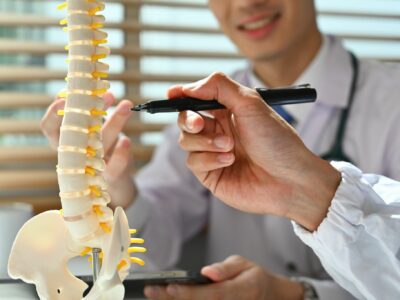 Dr. Gastón Camino, traumatólogo de Policlínica Gipuzkoa: «Muchas fracturas vertebrales por osteoporosis están sin diagnosticar o tardamos demasiado»