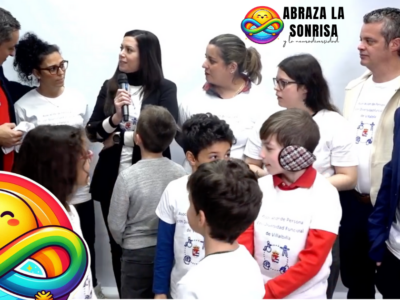 Abraza la Sonrisa: El fenómeno global que está transformando la comunicación sobre neurodiversidad