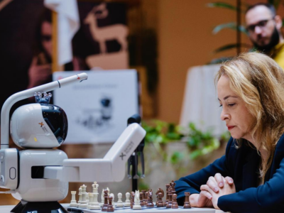 SenseRobot triunfa en el enfrentamiento contra la Campeona Mundial de Ajedrez Femenino