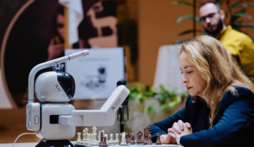 SenseRobot triunfa en el enfrentamiento contra la Campeona Mundial de Ajedrez Femenino