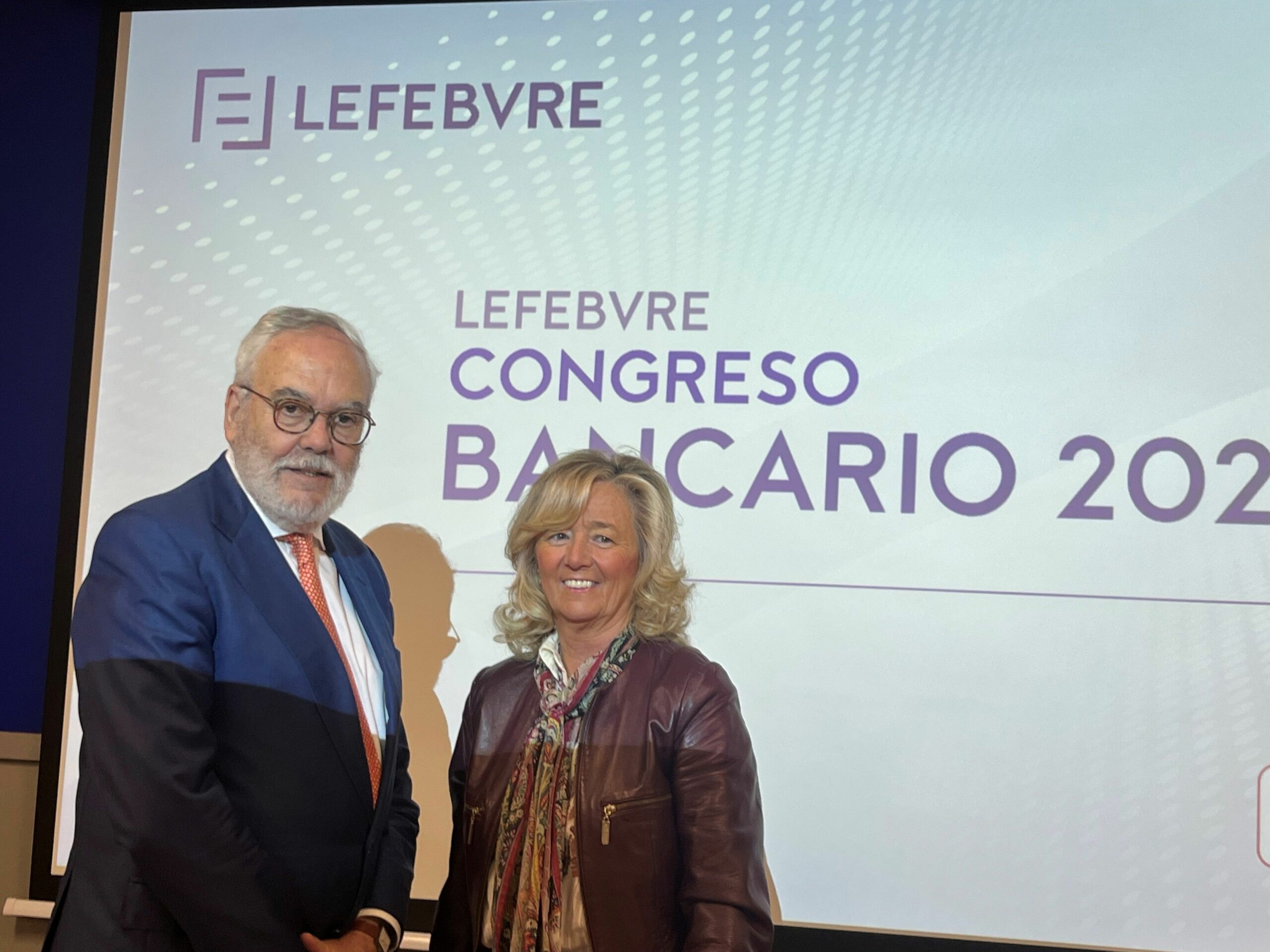 Juan Pujol presidente de Lefebvre y Mara Enciso Alonso Muumer decana de la Facultad de Ciencias Jurdicas y Polticas y catedrtica de Derecho Mercantil de la URJC scaled
