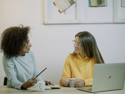 Brecha salarial y baja presencia femenina en cargos directivos retos pendientes en empresas según Coverflex