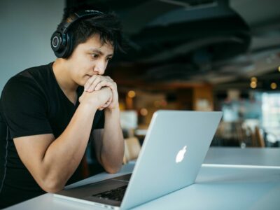 Máster en Comercio Exterior: tres opciones en España que se adaptan a un mercado global exigente