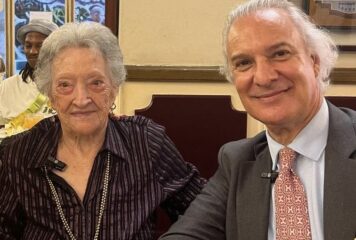 Pepita Bernat, en el umbral de los 106 años, desvela el secreto de su juventud al doctor Manuel de la Peña