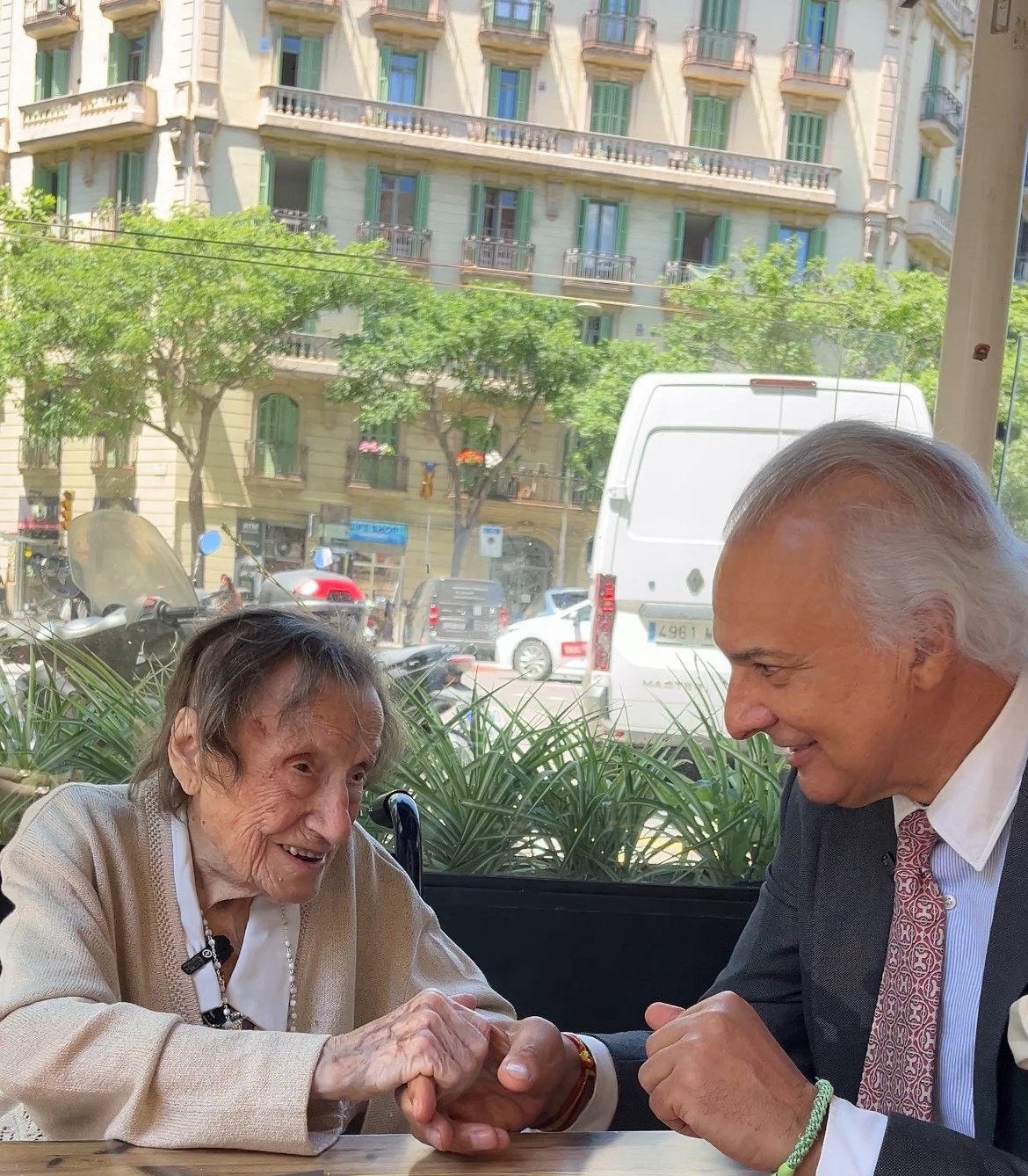 Angelina Torres de 112 aos con el doctor Manuel de la Pea