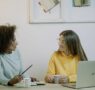 Brecha salarial y baja presencia femenina en cargos directivos retos pendientes en empresas según Coverflex