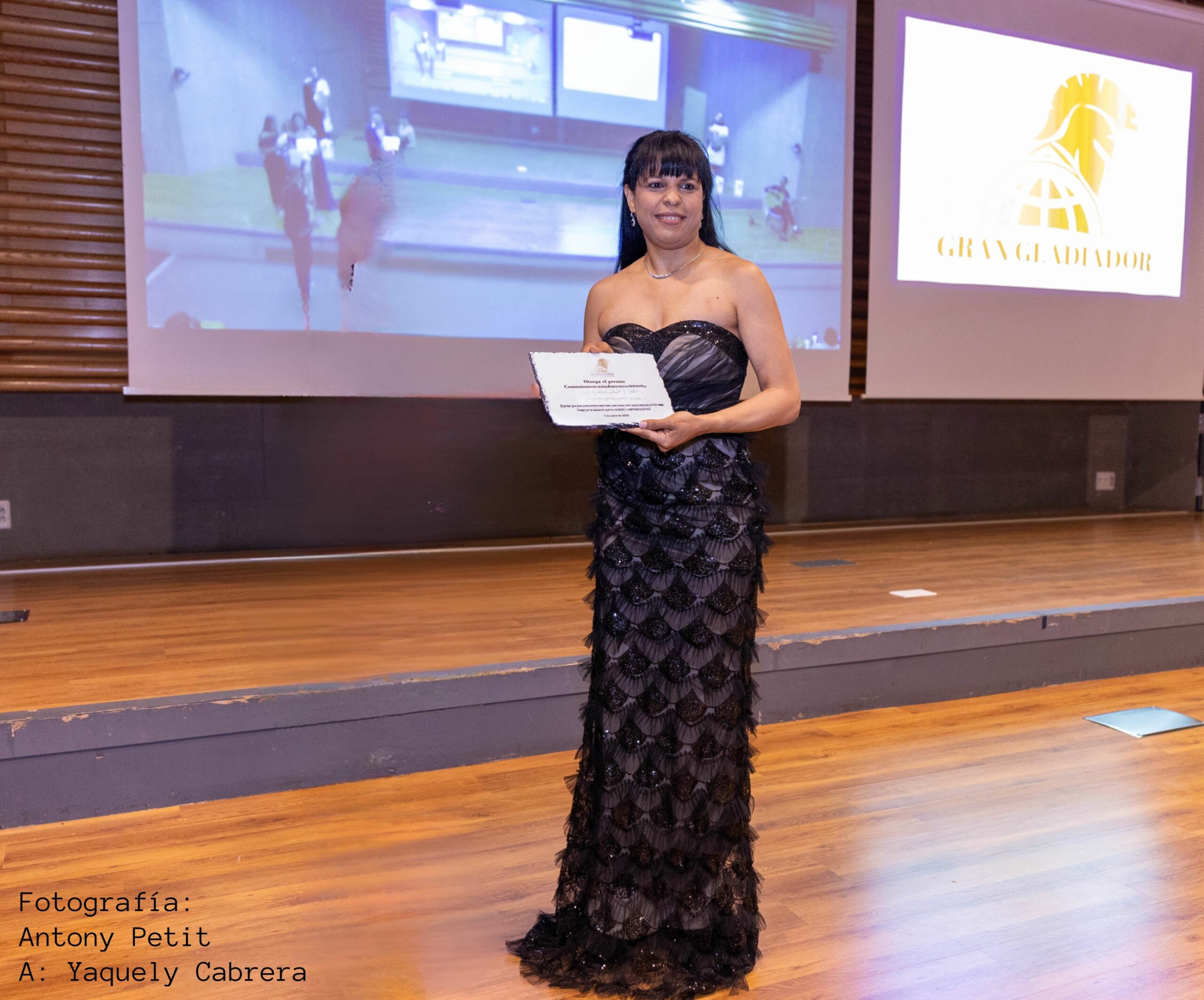 premio gladiador del publico Yaquely Cabrera scaled