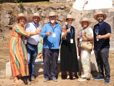 Éxito de ‘100 vinos, 100 libros’ en un enclave histórico junto al mar en las Rías Baixas