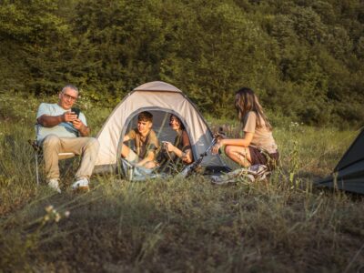 Glampings, cabañas aisladas y campings protegidos encuentran en el satélite su conectividad ideal