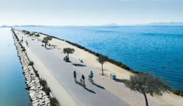 La Costa Cálida encara el verano con cifras récord de ocupación: un destino auténtico y lleno de energía