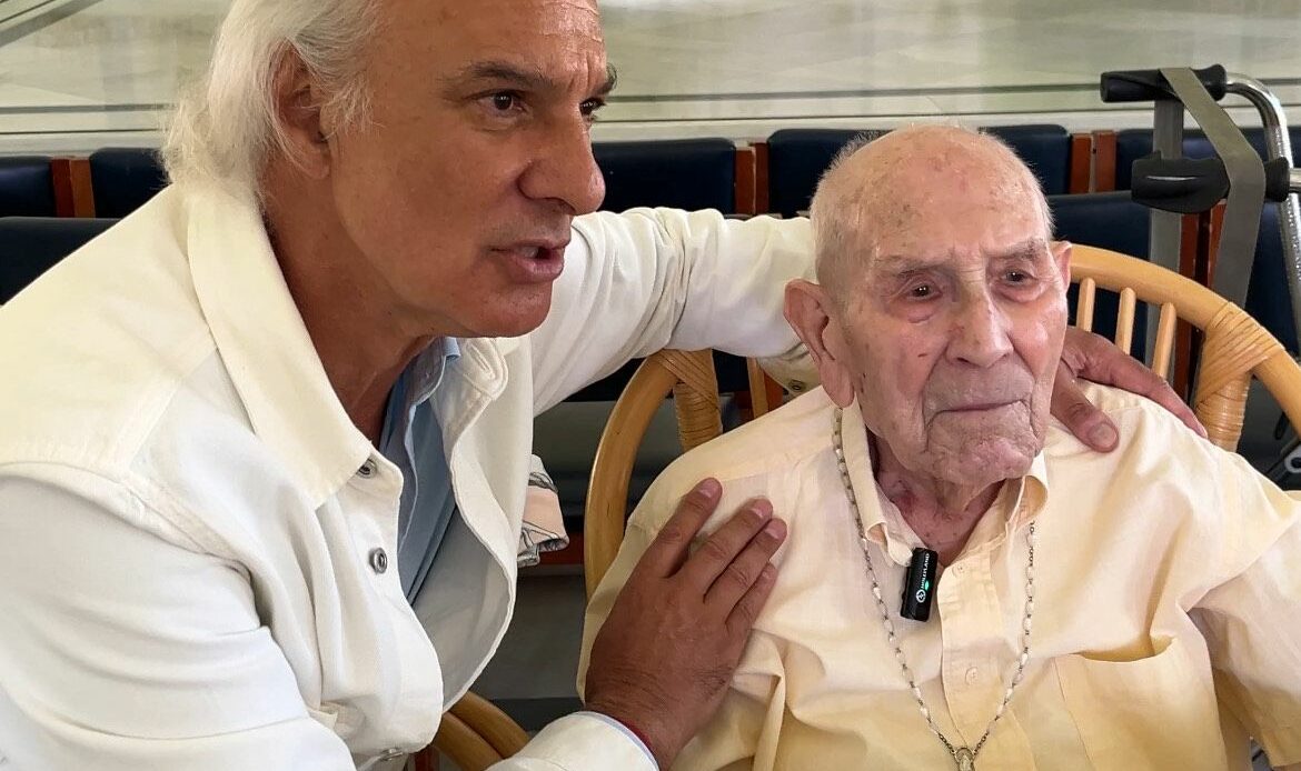 Engraciano cumple 110 años con una sobredosis de vitalidad, de la mano del doctor De la Peña