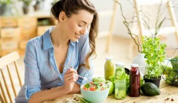 Alimentación consciente contra el calor inconsciente: desmontando bulos para un verano saludable