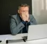 Miles de empresas siguen sin adaptarse al fichaje digital obligatorio y se exponen a multas de hasta 10.000 € por trabajador