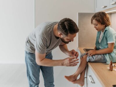 Heridas, picaduras y mordeduras en niños: cuándo actuar en casa y cuándo acudir a urgencias