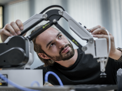 Formación Universitaria presenta su curso para el Título Oficial de Técnico Superior en Automatización y Robótica Industrial