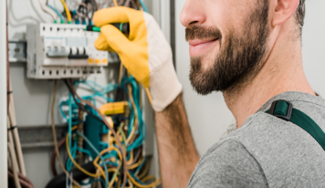 Formación Universitaria prepara el Título Oficial de Técnico en Instalaciones Eléctricas y Automáticas