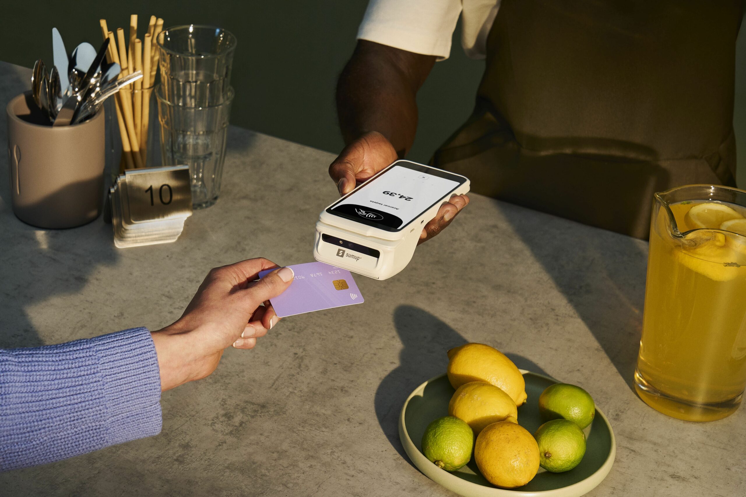 ES Payment shot Terminal min scaled