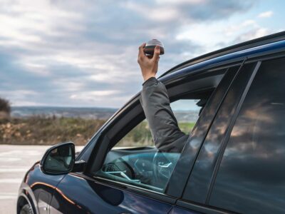 Hero Driver aclara qué vehículos tienen que llevar una baliza V16 conectada