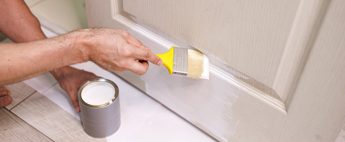 Transforma tu casa con pintores profesionales y pintura blanca