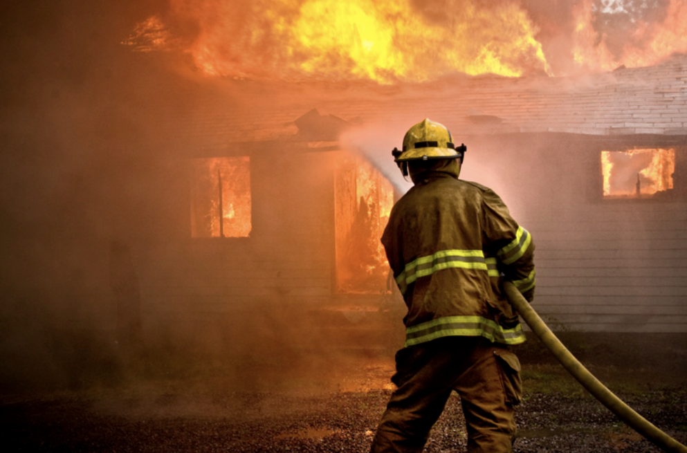 bombero e incendio