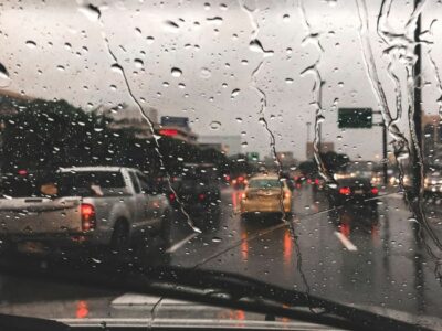 Consejos para mantener la seguridad al volante ante tormentas y riadas, según Allianz Partners