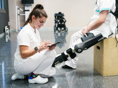 Exoesqueletos y nuevas tecnologías: avances en la rehabilitación de ictus, tumores cerebrales y lesiones medulares