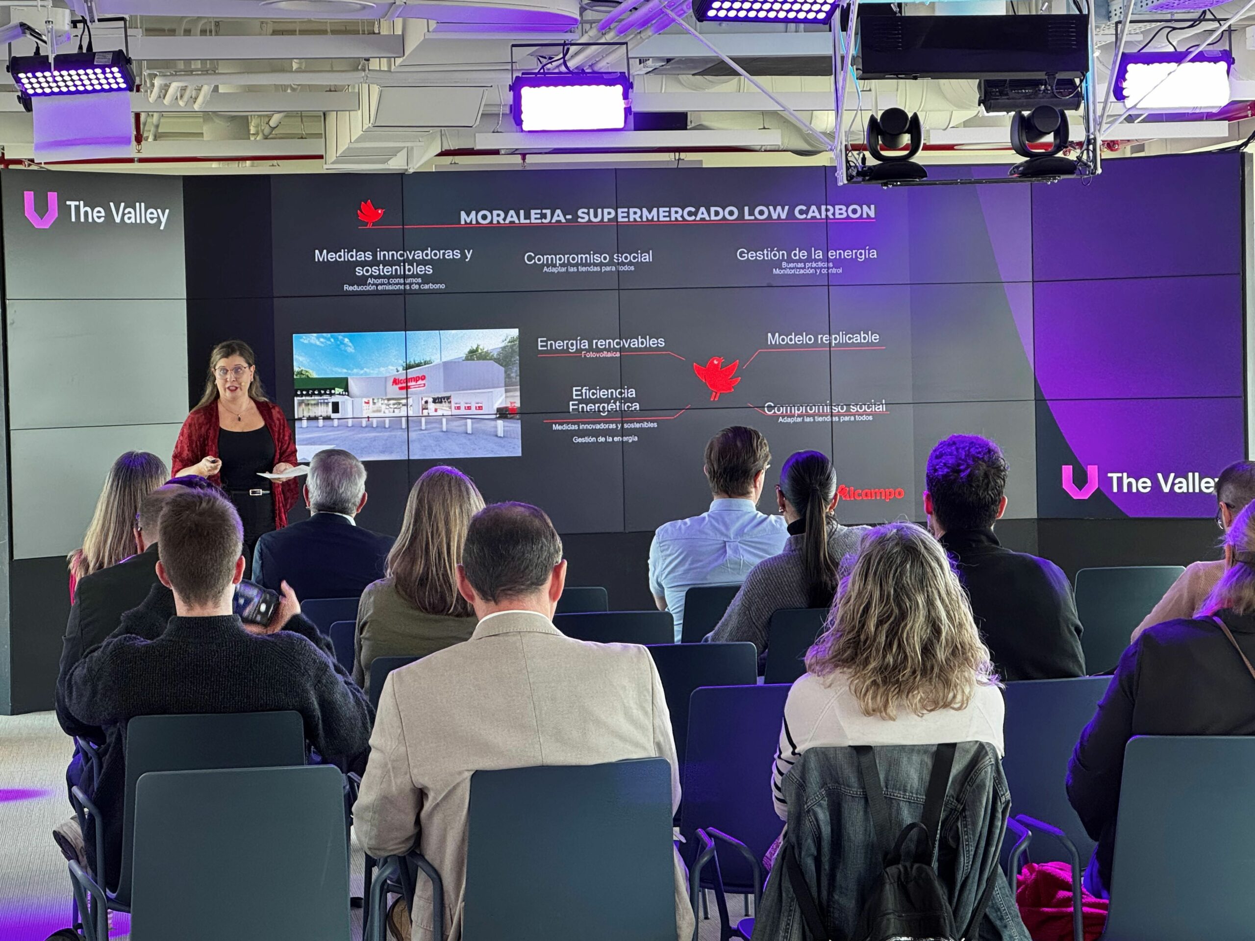 Presentacin del informe Rethink Retail Invisible Commerce scaled