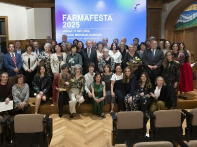 Homenaje a farmacéuticos y farmacéuticas guipuzcoanos: «La farmacia que hoy conocemos y defendemos es fruto de vuestro legado»
