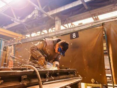 Formación Universitaria potencia la preparación para el Técnico Medio en Soldadura y Calderería