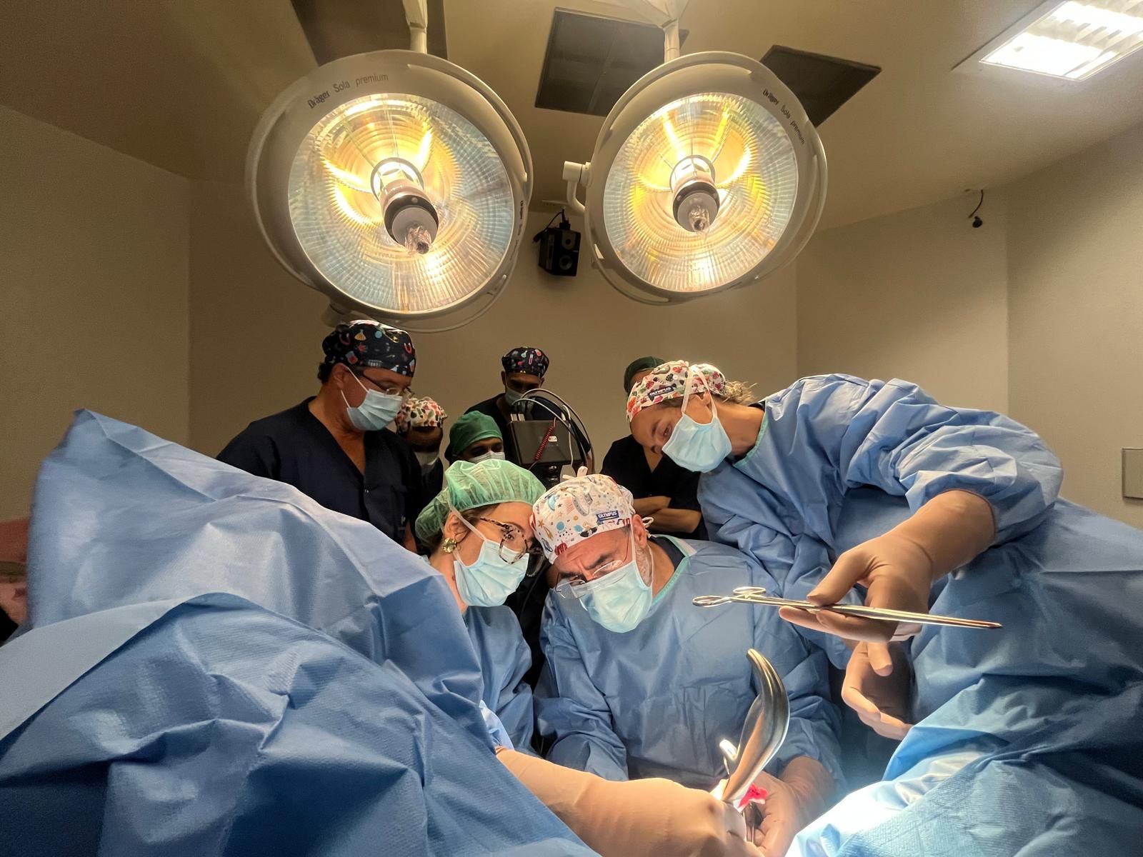 Los miomas uterinos pueden tratarse con técnicas mínimamente invasivas que reducen el dolor y aceleran la recuperación 3 6 V Notes fotografia en quirofano