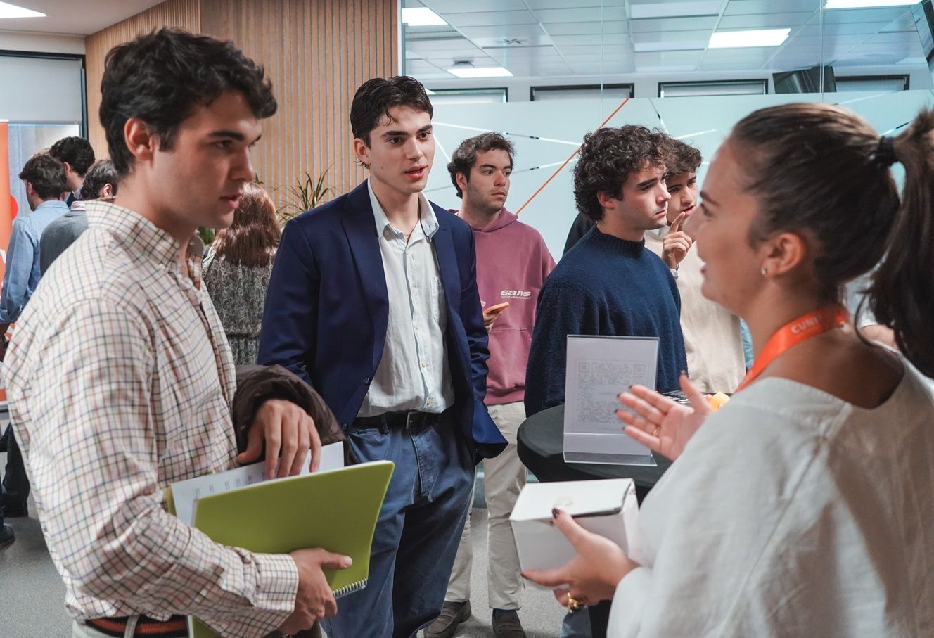 Estudiantes en el XXI Foro de Empleo